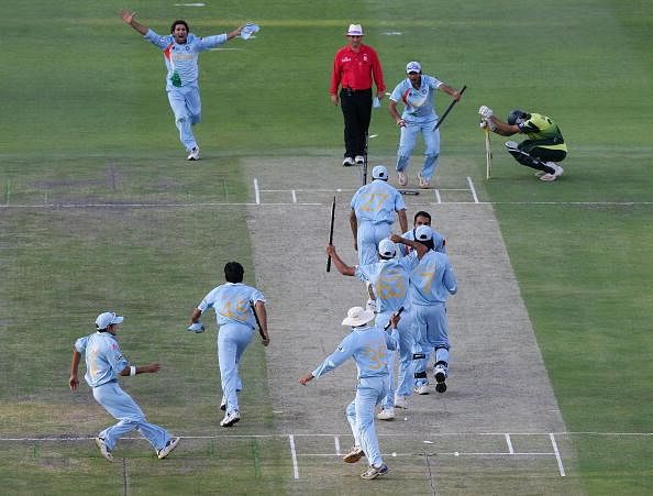 The Indian team celebrate their win with Misbah-ul-Haq looking on after the Twenty20 Championship Final match between Pakistan and India at The Wanderers Stadium on September 24, 2007 in Johannesburg, South Africa. (Getty Images)